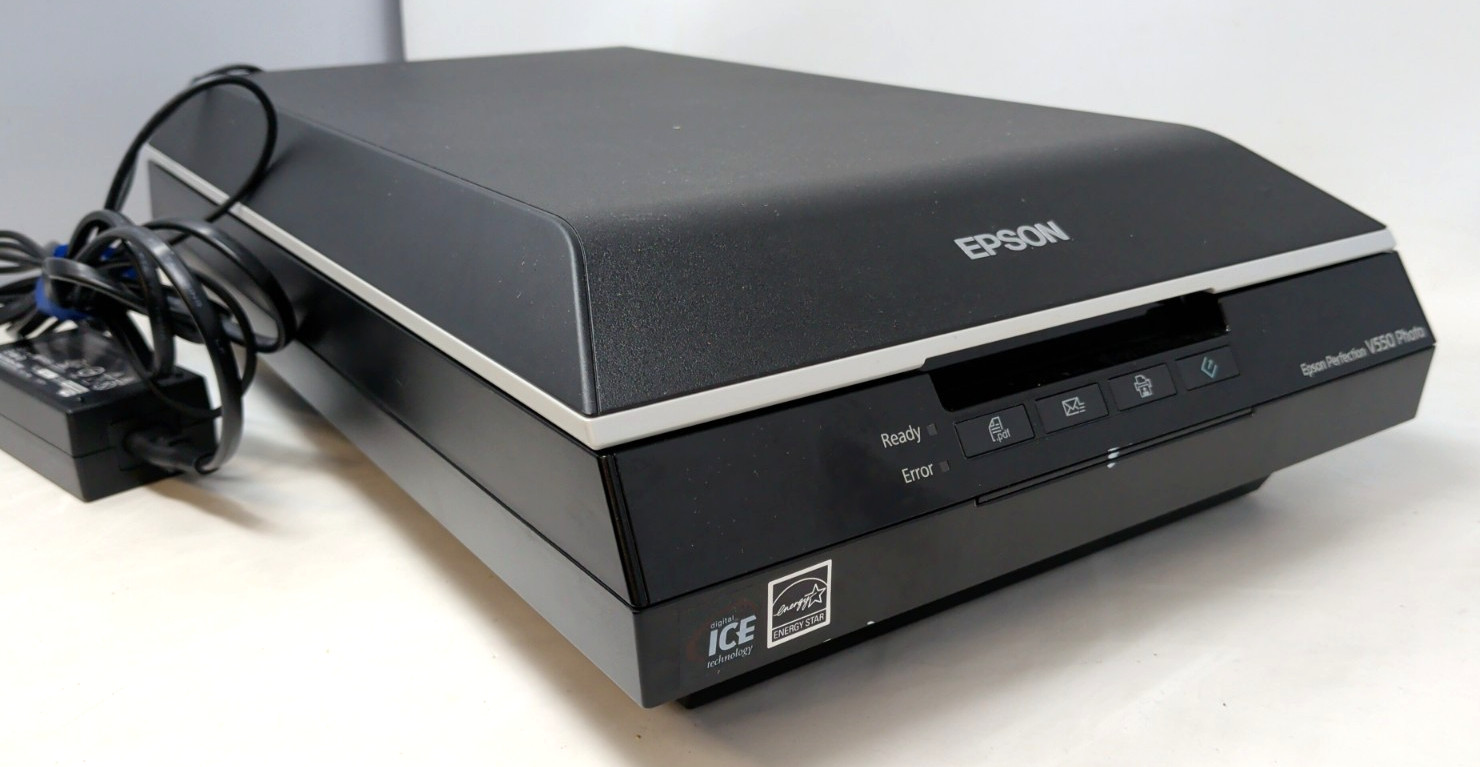 Epson Perfection V550 Photo Color Scanner 6400 dpi  W/ Power Supply Tested works