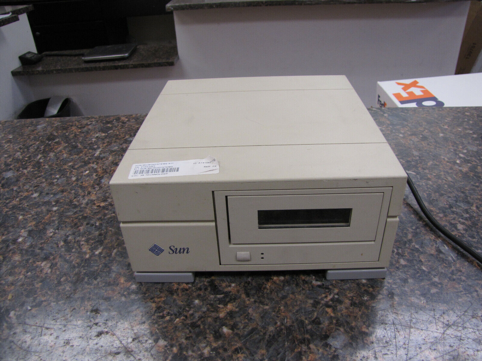 Sun Micro Systems 811 External Tape Drive P/N 595-2410-01