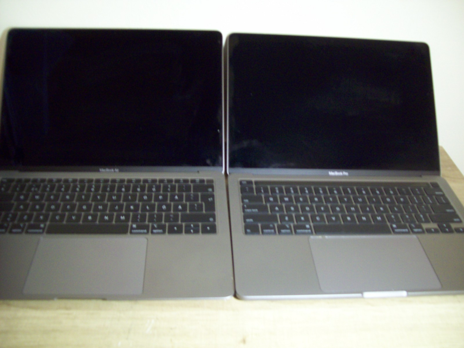 Apple MacBook Pro 13" Apple MacBook  AIR 13" For PARTS  & REPAIR A1932 & A2251