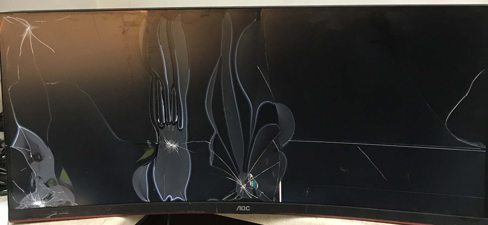 AOC CQ34G2 Super Curved Frameless Gaming Monitor Cracked Screen powers on