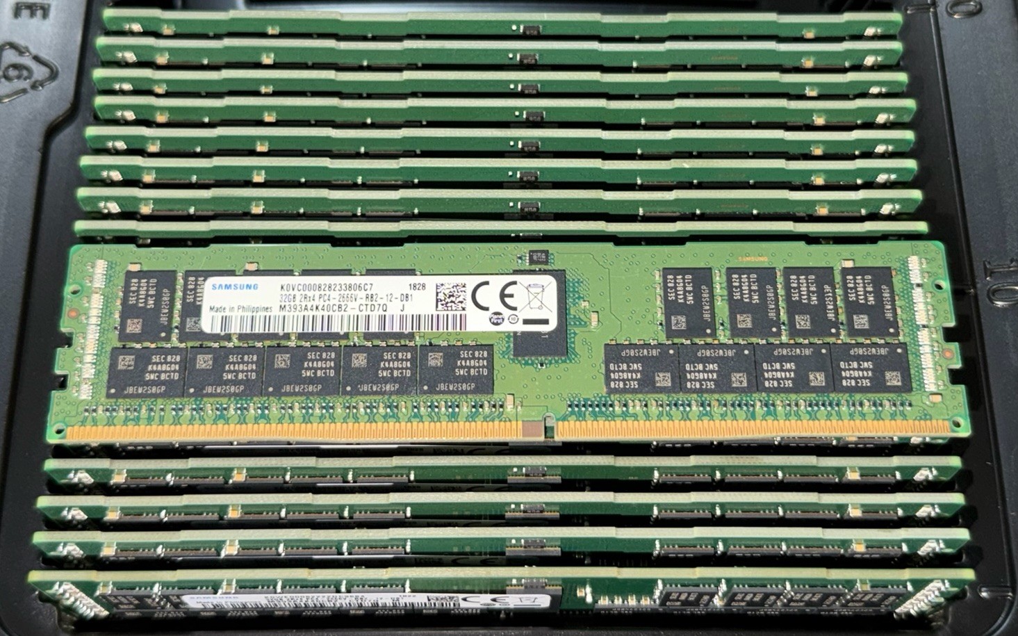 Samsung 32GB 2Rx4 PC4-2666V PC4-21300 ECC RDIMM M393A4K40CB2-CTD7Q Server Ram