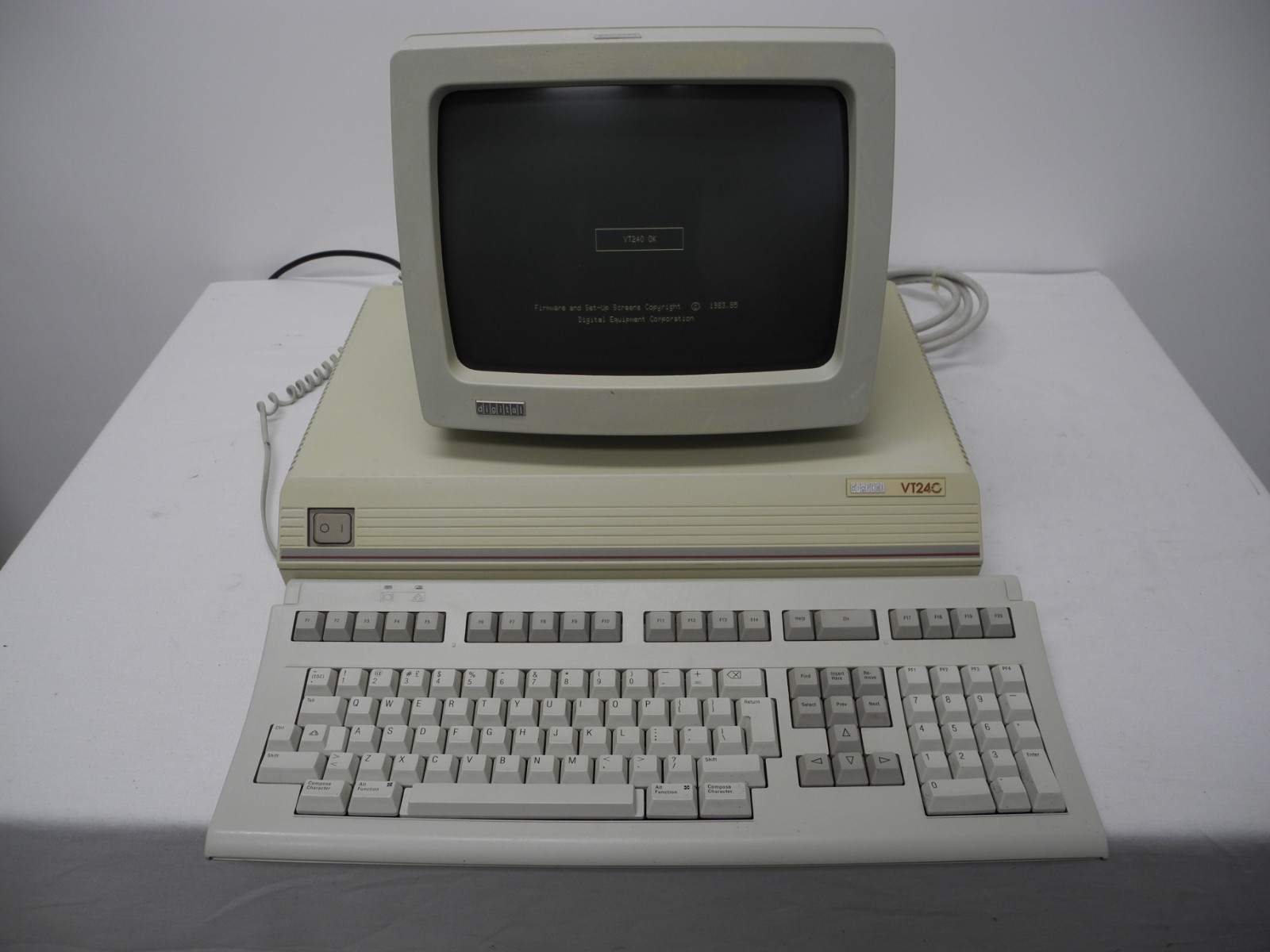 DEC DIGITAL VT240-CA MONO GRAPHICS TERMINAL, VR201 NEW CRT, VS240-B, LK401-AA 