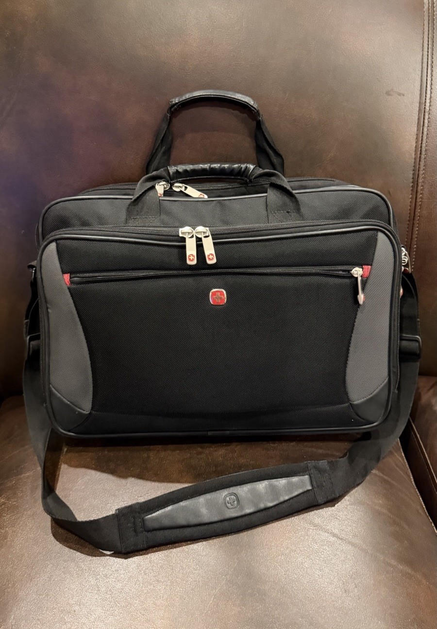 Swissgear Wenger Men’s Black Messenger  Laptop Office Bag -16” L x 12”H x 6”W