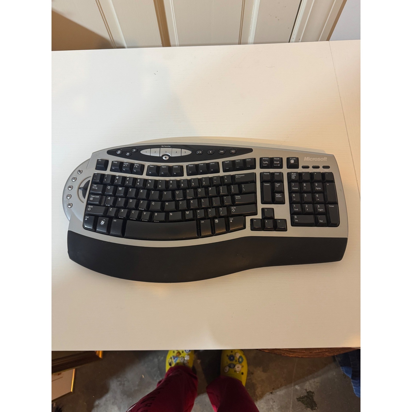 Microsoft Wireless Comfort Keyboard 4000 Model 1045 Ergonomic Silver Black