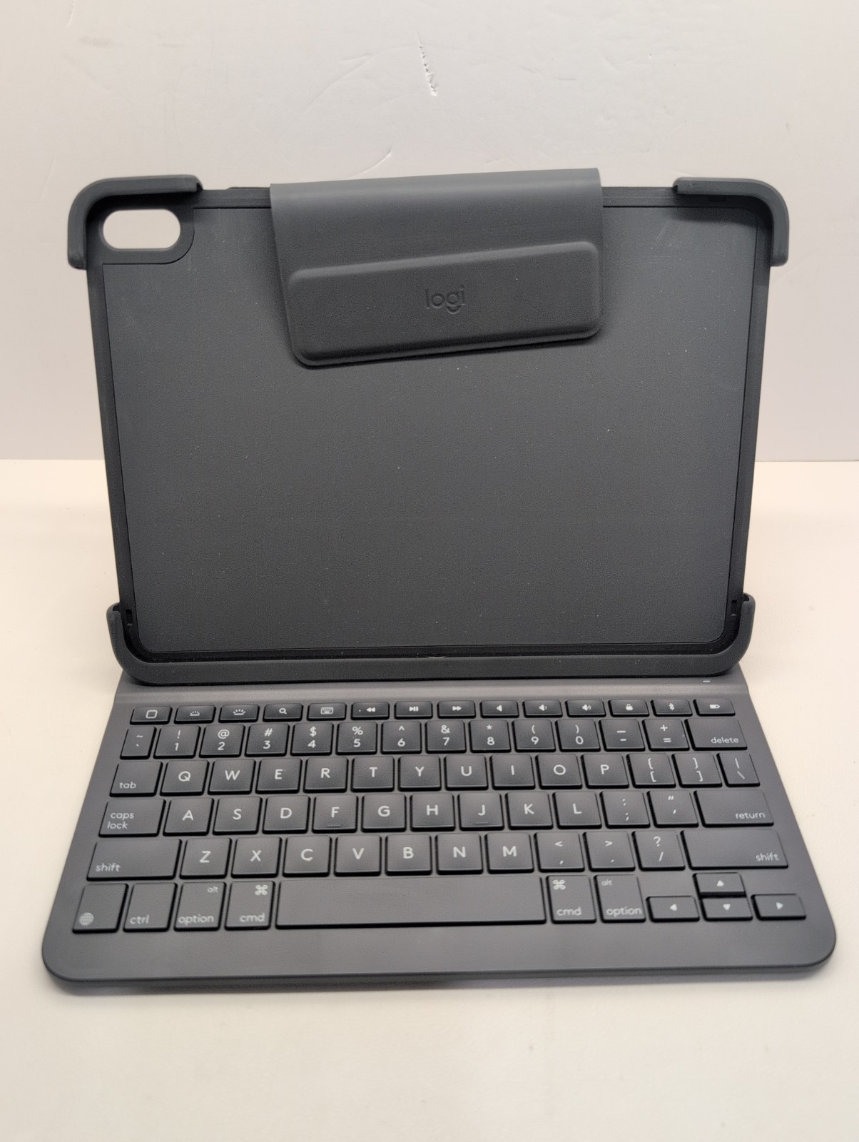 Logitech Slim Folio Pro iPad Pro 11 Keyboard Case Backlit Graphite 11 x 9 inch