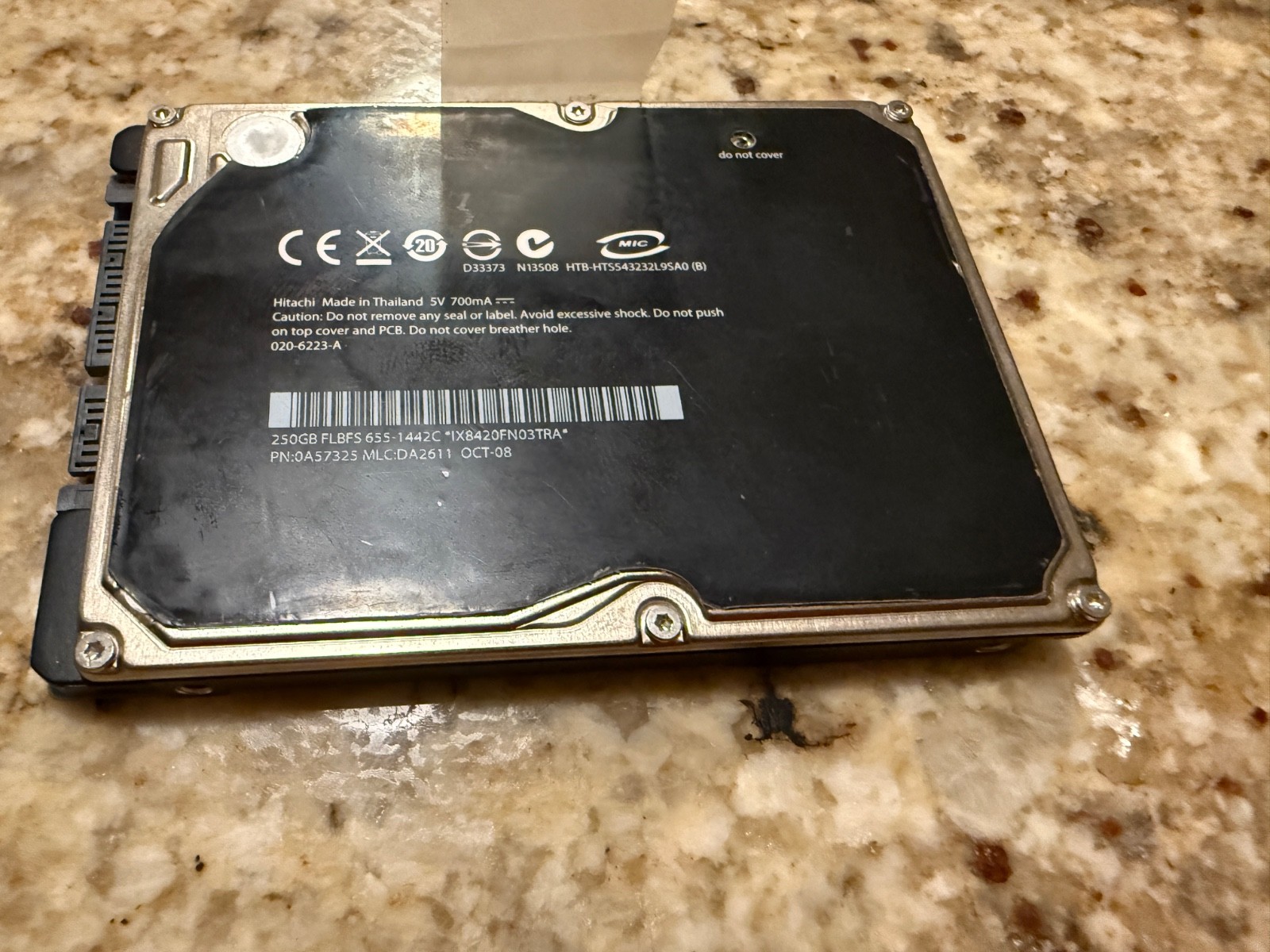 Hitachi HTS543232L9SA0 (B) PN:0A57325 MLC:DA2611 Apple#655-1442C 250gb Sata HDD