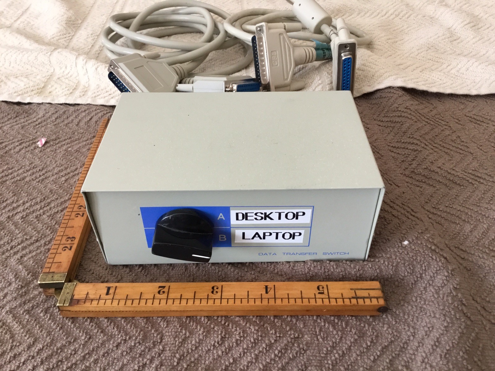 Vintage 2 Device Data Transfer Switch A/B with Two 25 Pin Connector Cables