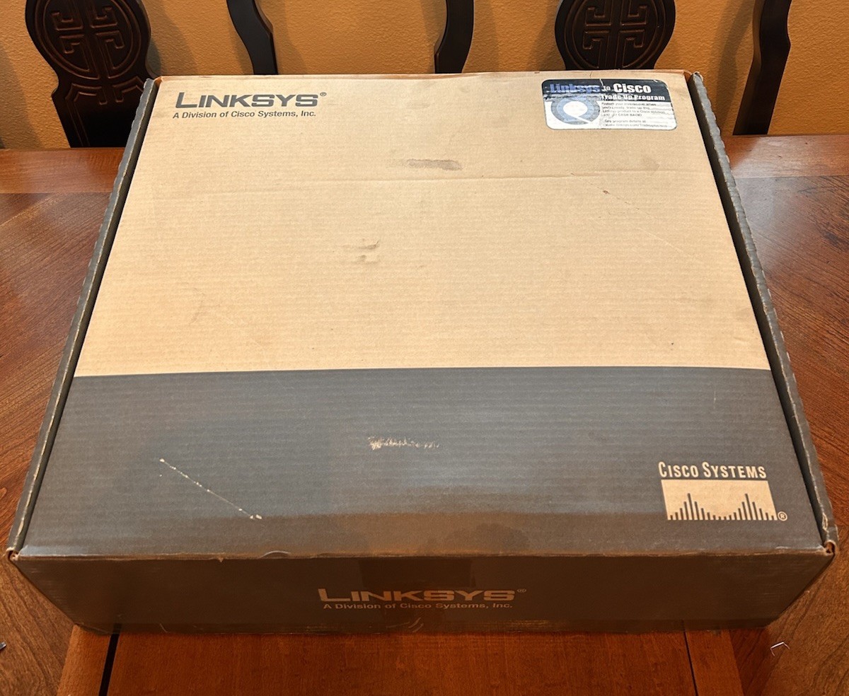 Linksys Cisco SR2024 24-Port Gigabit Ethernet Network Switch Original Box