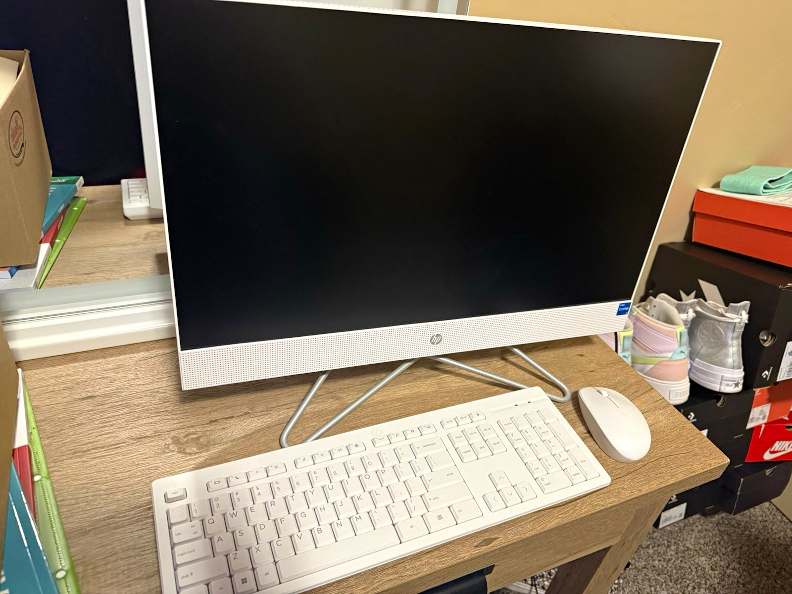 HP All-in-One Desktop PC w/ White Keyboard & Mouse, White, Office/Casual