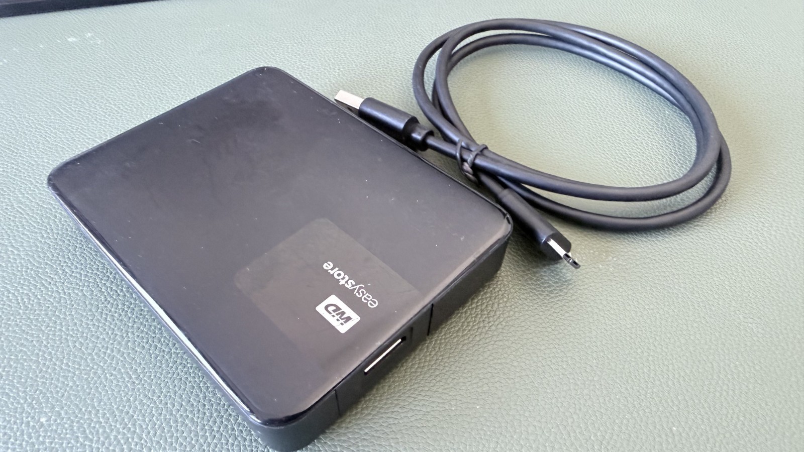 WD EasyStore 2TB USB 3.0 HD - WDBUZ0020BKK