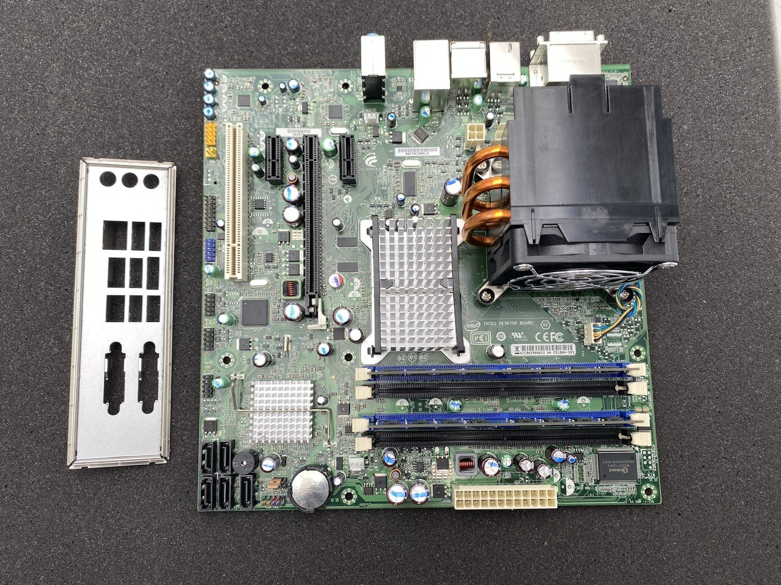 Intel DQ45CB w/ Intel E4300 / 4GB Crucial DDR2 RAM / CPU FAN / IO Shield