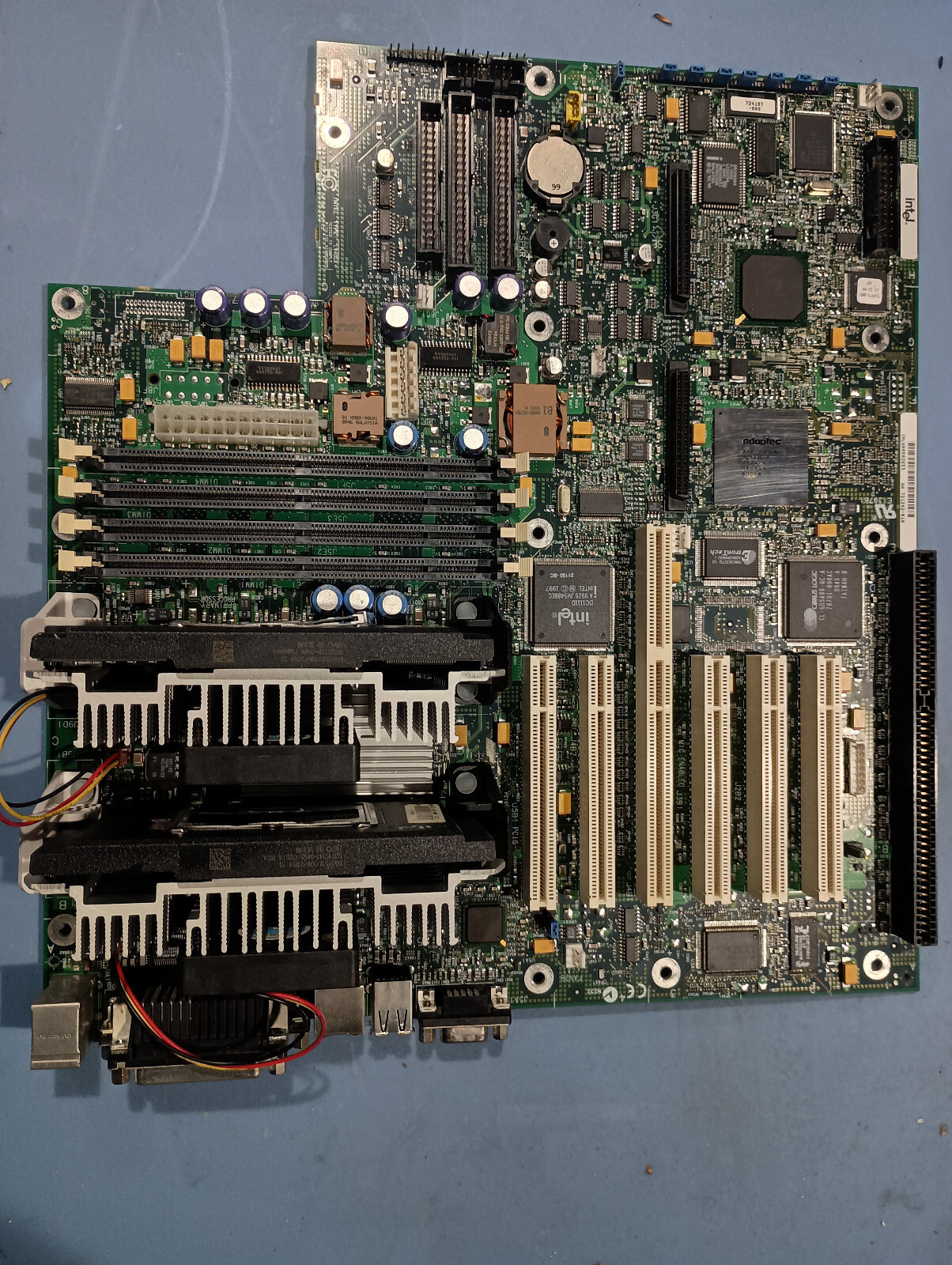 intel server motherboard L440Gx+, Dual PIII 600 MGhz, 512 cache 100Mghz F2xBus