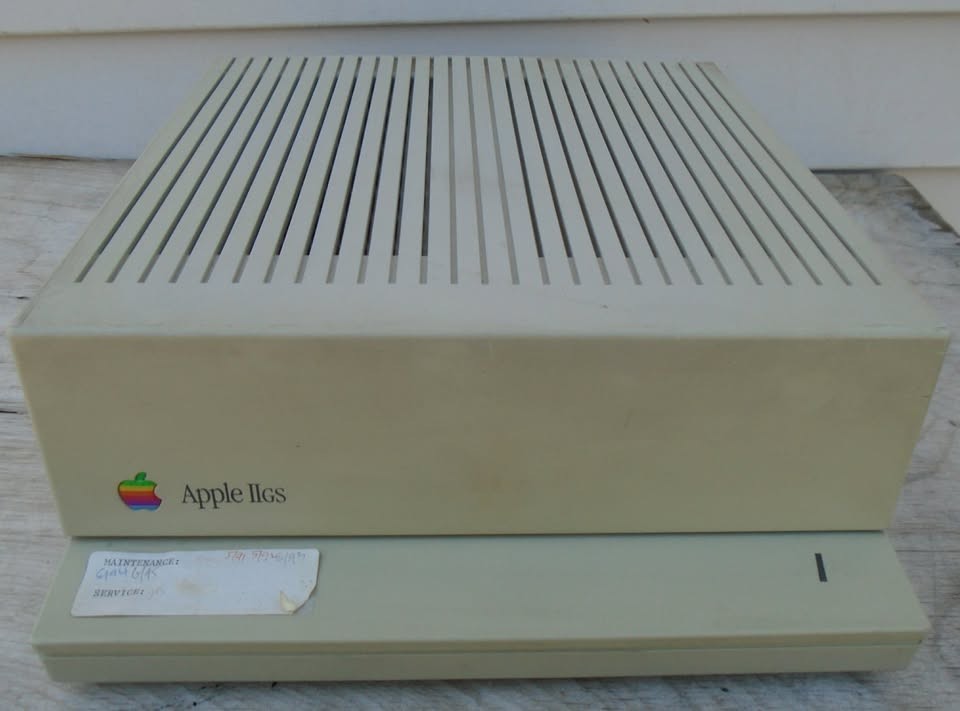 Apple IIGS A2S6000 Vintage Home Computer / Tested  / II GS