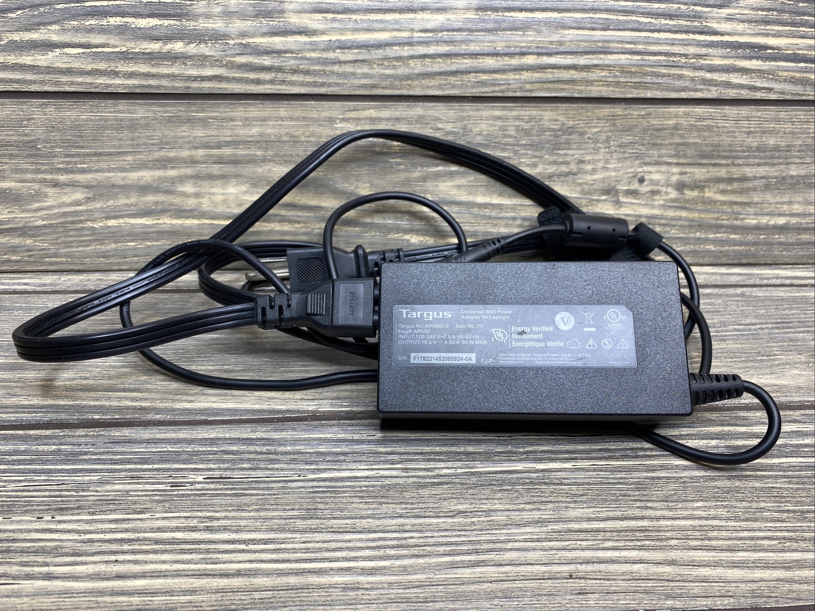 Targus Universal Wall Power Adapter for Laptops Model APA90US Black Replacement
