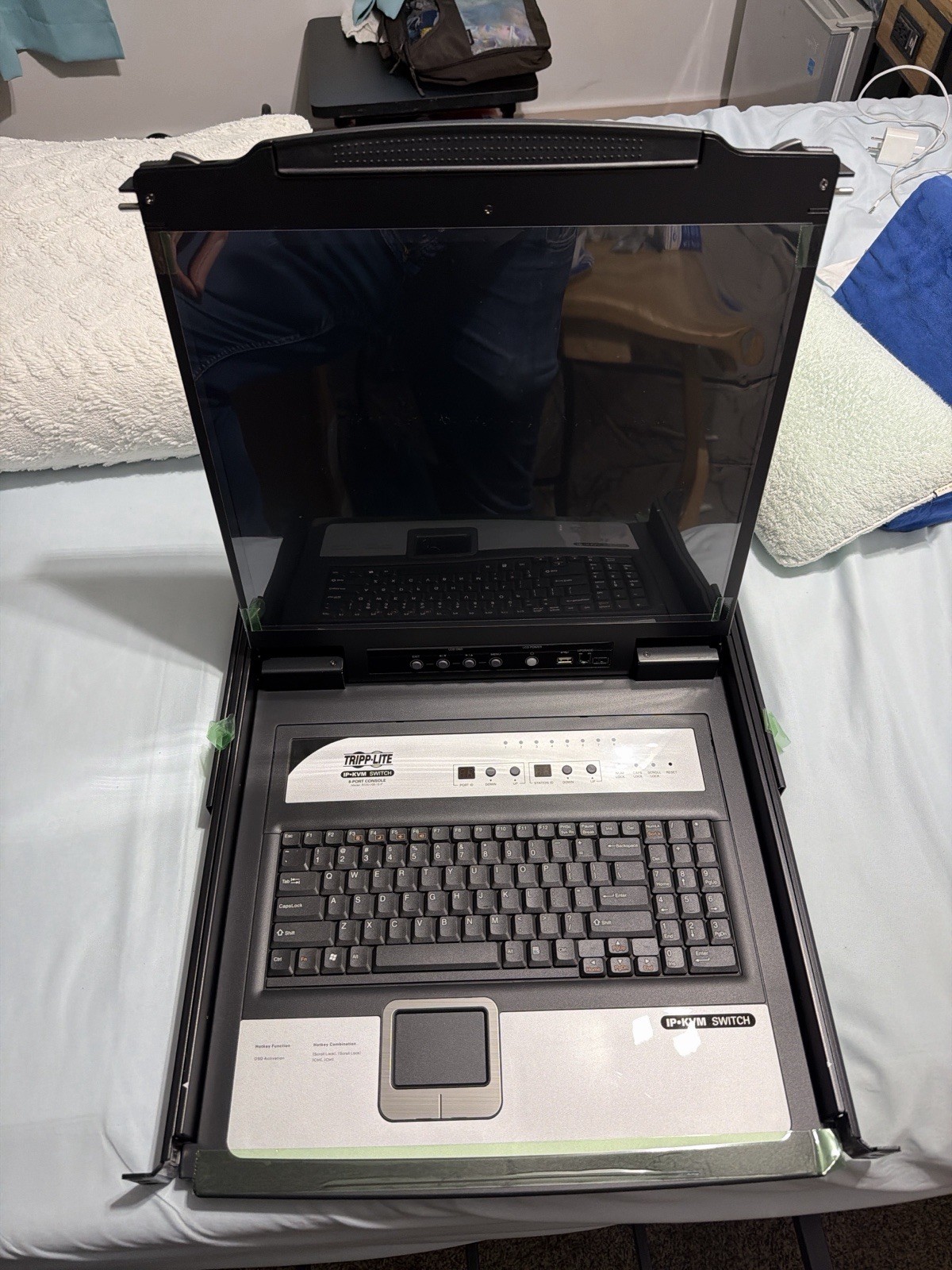 Tripp Lite Rack Console IP-KVM Switch 8-Port B020-U08-19-IP Keyboard Touchpad