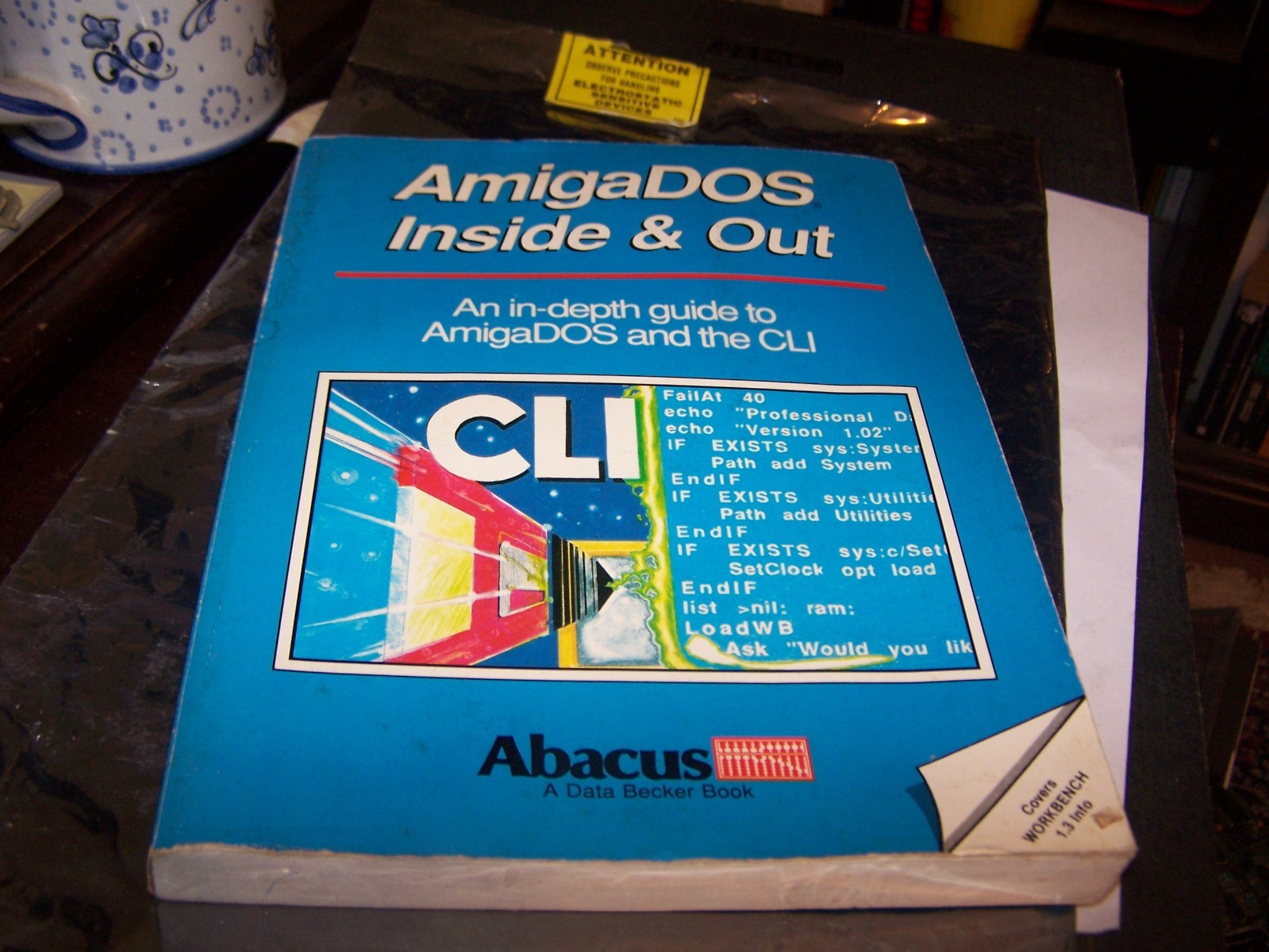 AmigaDOS Inside & Out - 272 pages by Abacus
