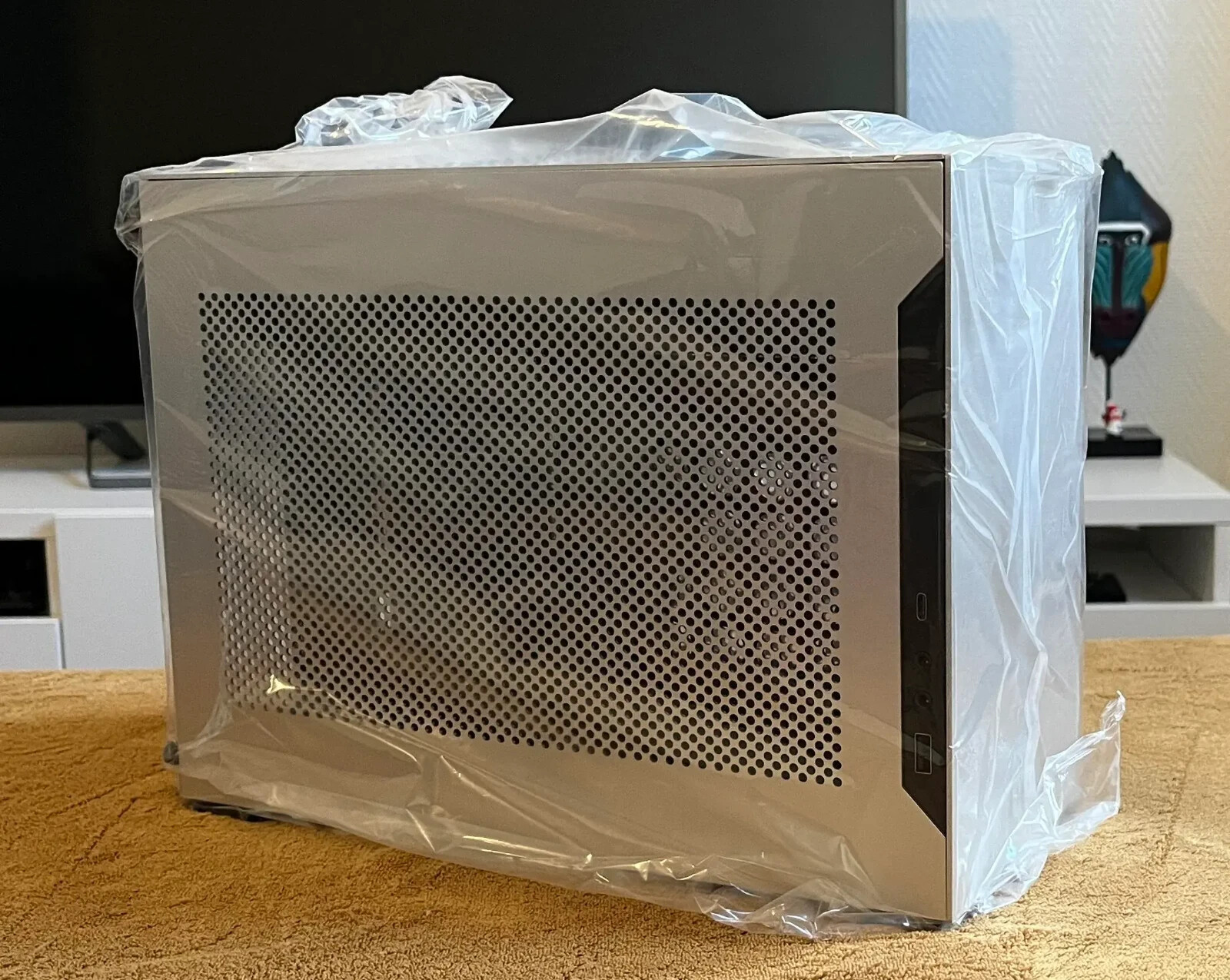 Lian Li x DAN A4-H2O PCIe 4.0 Silver Mini-ITX Computer Case (G99.A4H2OA4.00) H20