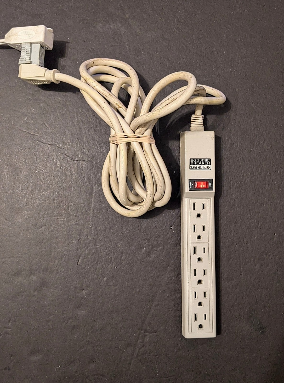 6 Outlet Power Strip Surge Protector & 15 Ft Cord - As Is, In Working Condition