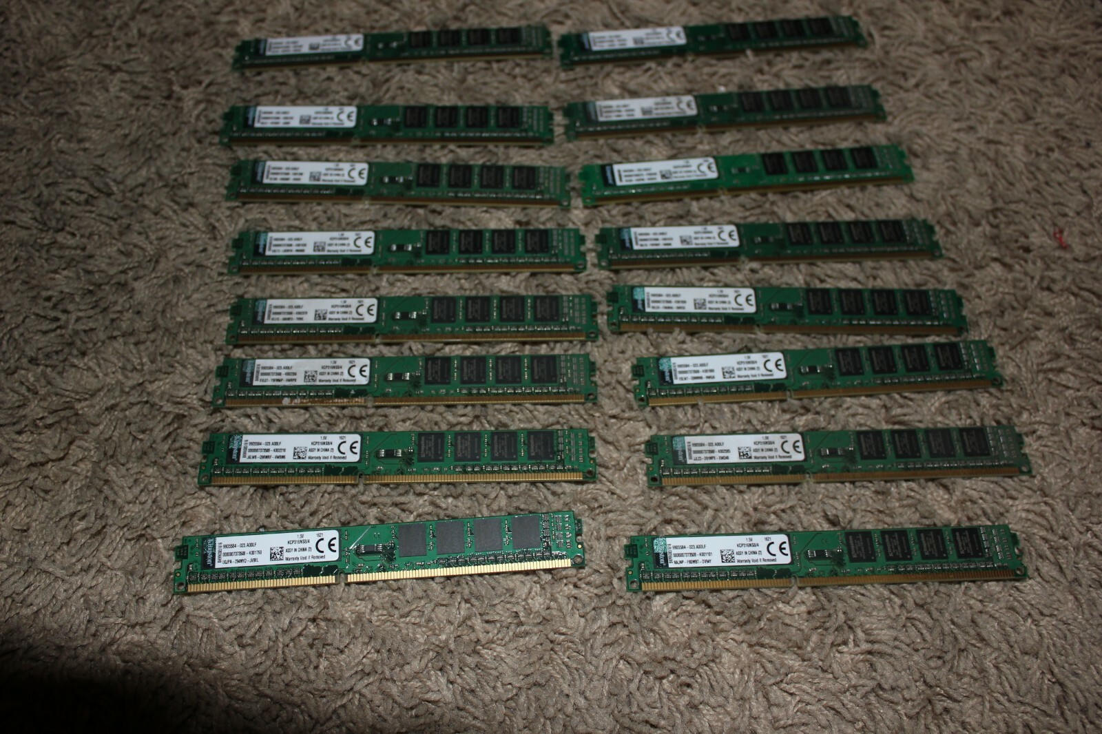 (Lot of 16) KINGSTON 9905584-023.A00LF Memory Modules