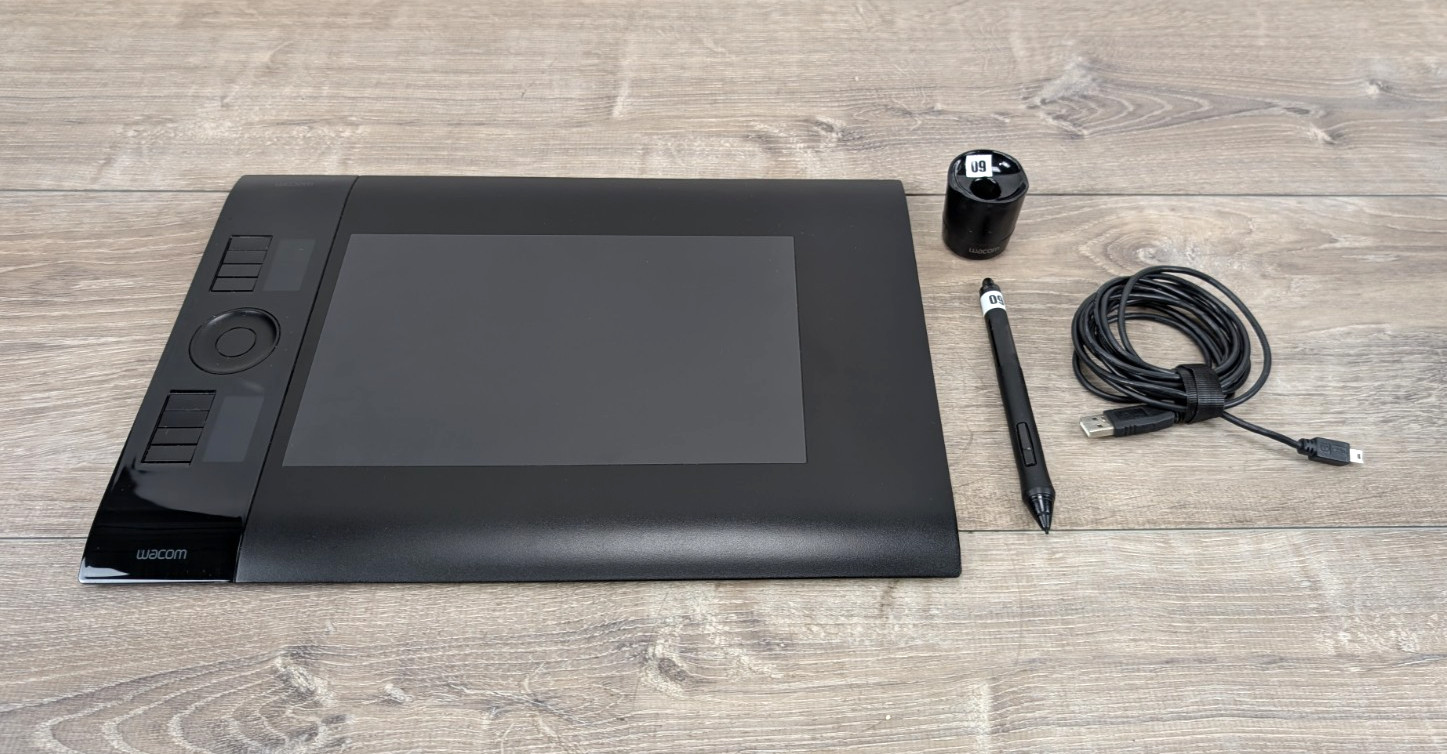 Wacom Intuos4 PTK-640 Graphics Tablet Bundle Pen, Stand & USB Cable