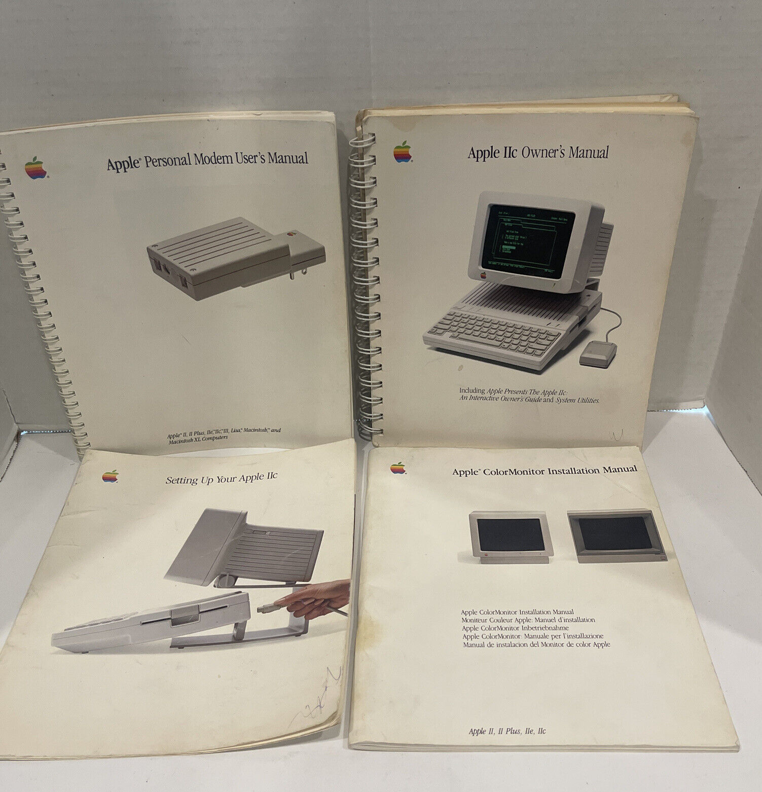 Vintage Apple II Lot Of 4 User Guides &  Manuals IIe IIc IIc Plus