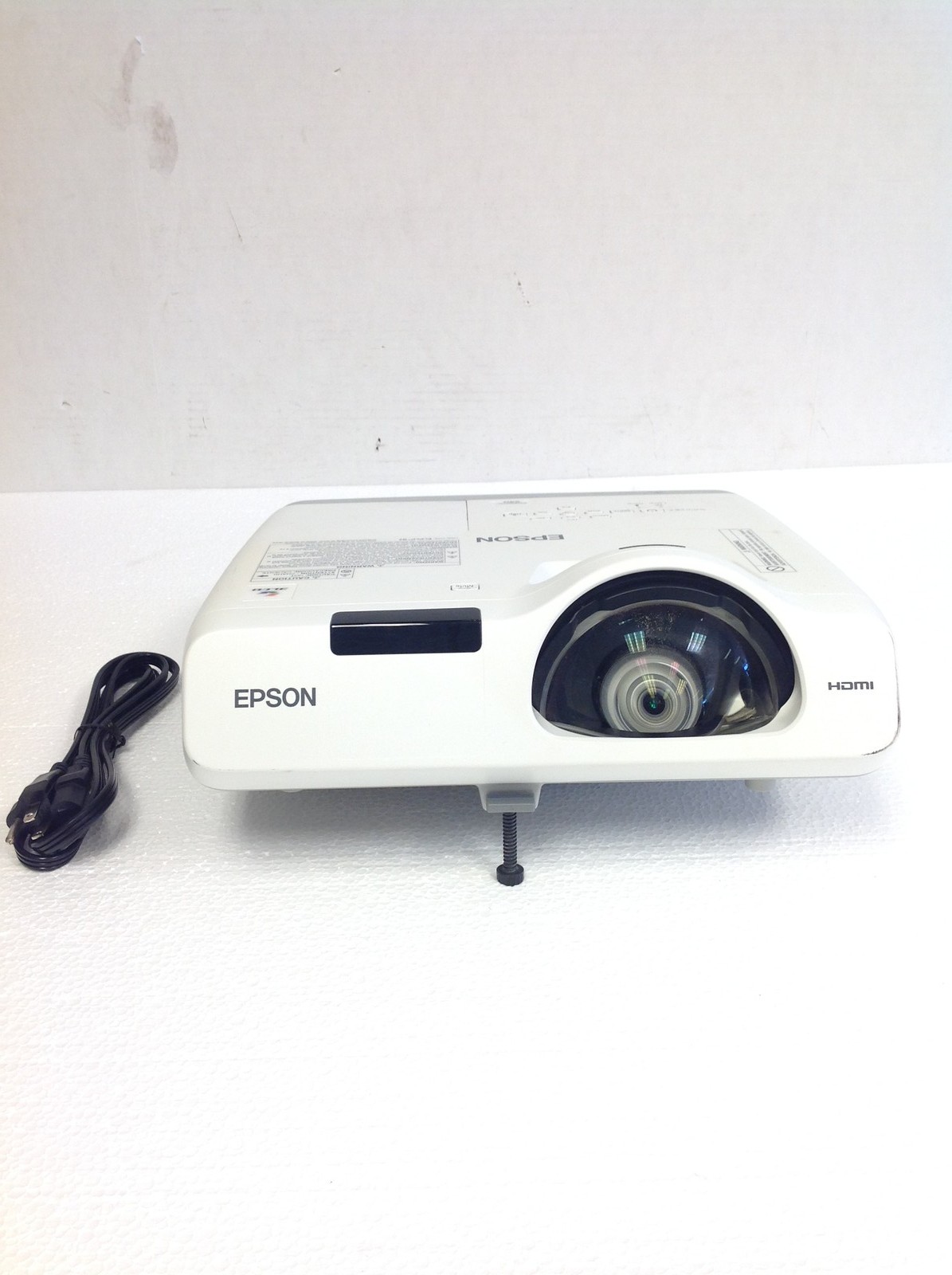 Epson PowerLite 530 3LCD 3200 Lumens 1024x768 Projector H673A w/ Lamp 1618 Hours