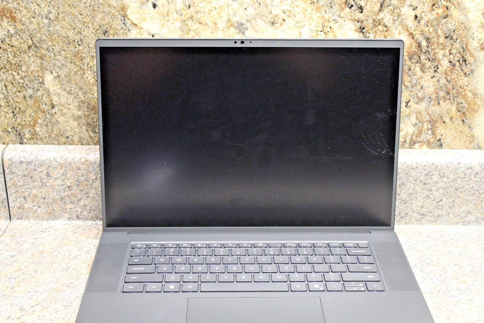 dell precision 5750 ubuntu O.S.  i7 VPRO  16 GB ram 512 SSD