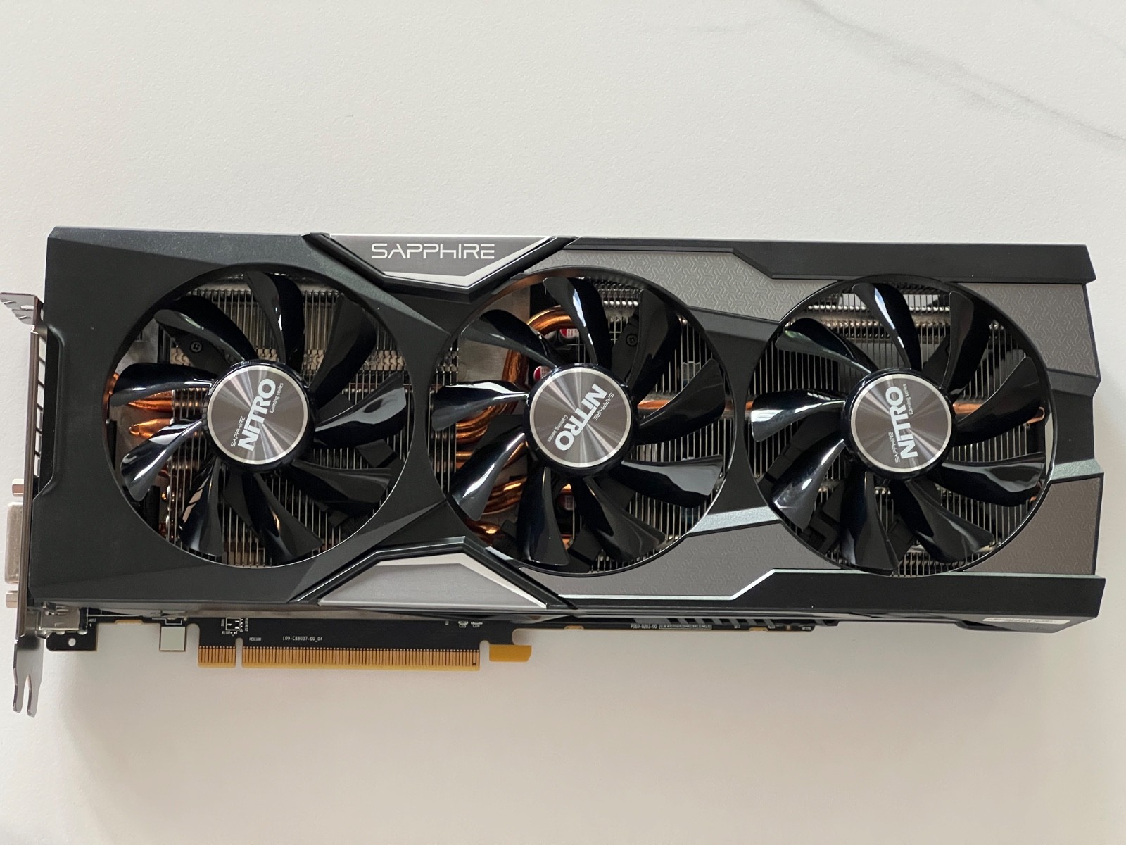 Sapphire Nitro Radeon R9 Fury 4GB HBM PCI-E DVI HDMI 3XDP TRI-X 11247-03 - Good