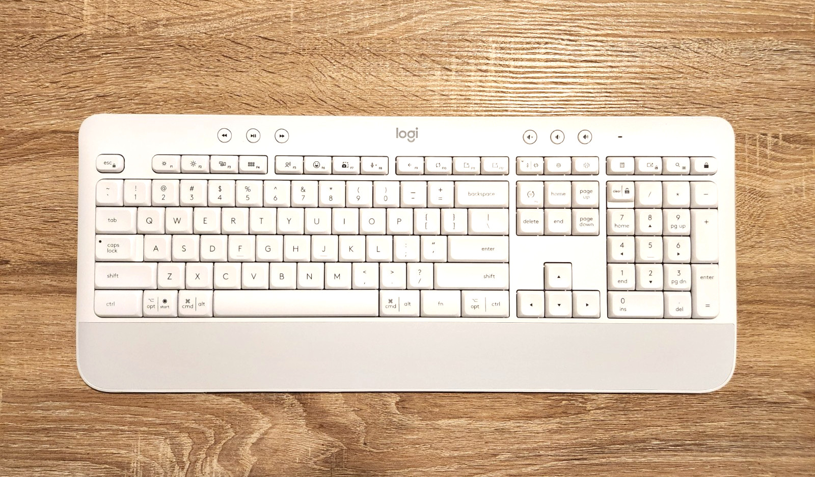 Logitech Signature K650 Comfort Full-Size Wireless Keyboard - Wrist Rest - WHITE