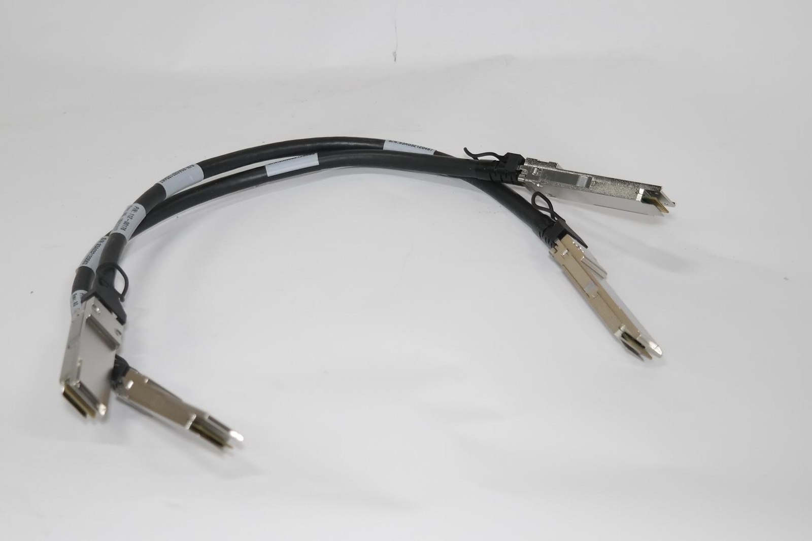LOT OF 2 NETAPP X6557-R6 0.5 HALF METER ( 1.5FT ) EXTERNAL SAS CABLE 112-00176