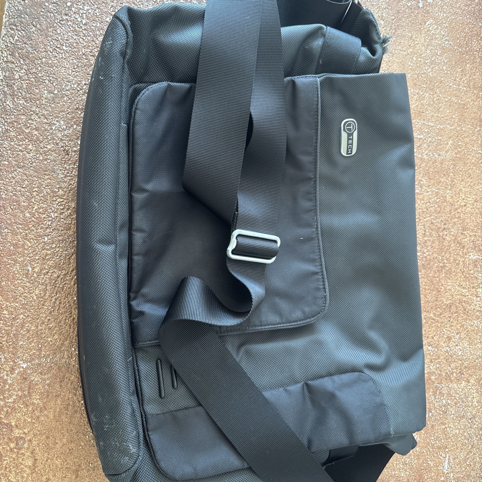 T-Tech By TUMI 57412 –GP  Laptop Messenger Shoulder Bag, Gently Used 