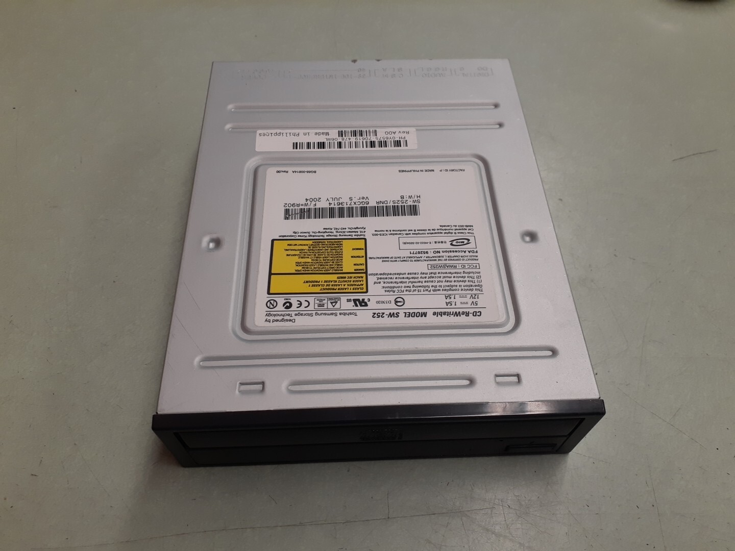 Toshiba Samsung SW-252 CD-Rewritable Disk Drive SW-252S/DNR 0Y6575 - Black Bezel