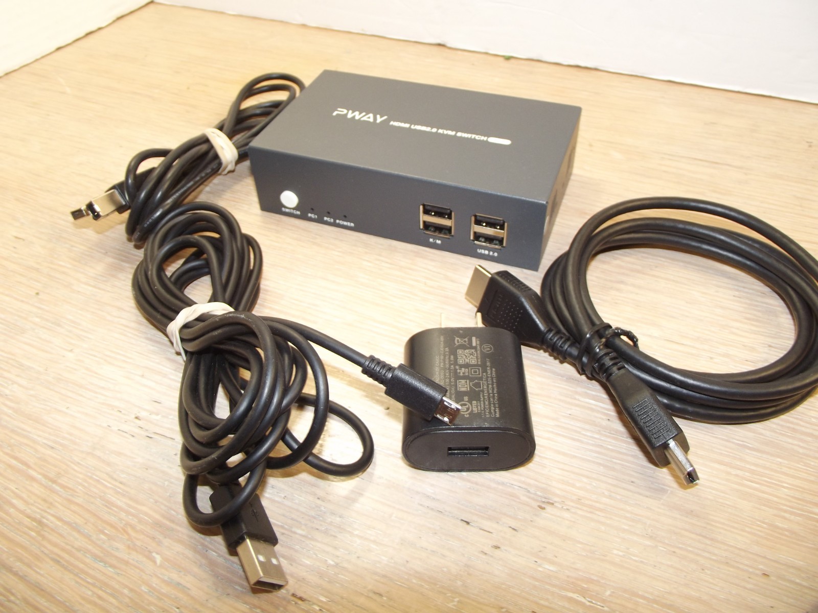 PWAY PW-S7201H2 Dual Monitor HDMI KVM Switch 2 Port, 2 USB 2.0 Hub