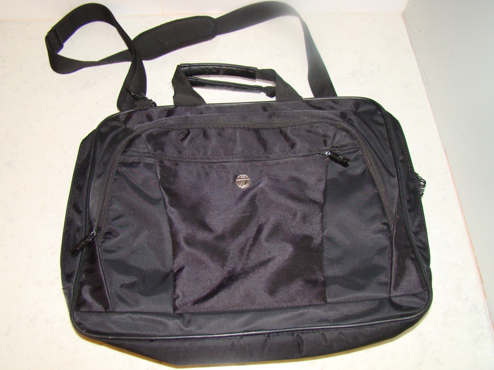 Targus Laptop Computer Bag Notebook Case Corporate Traveler Briefcase Black