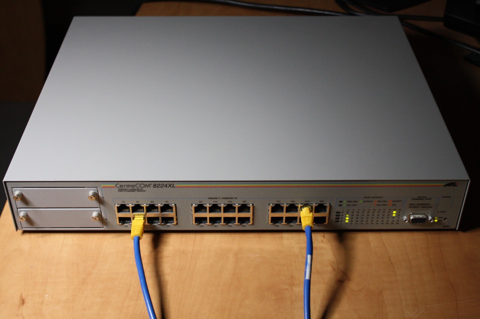 Allied Telesyn AT-8224XL Fast Ethernet switch in full working conditions