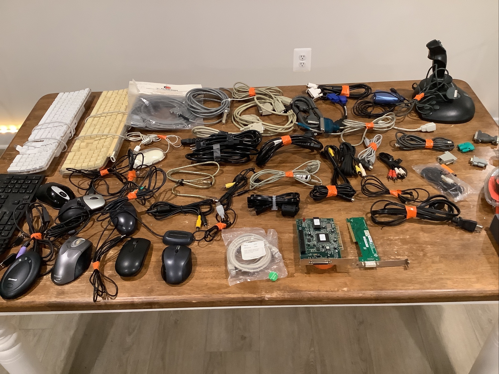 LARGE LOT of Computer, Audio, Video Cables Cords, Keyboard, Mice, Etc Great Cond