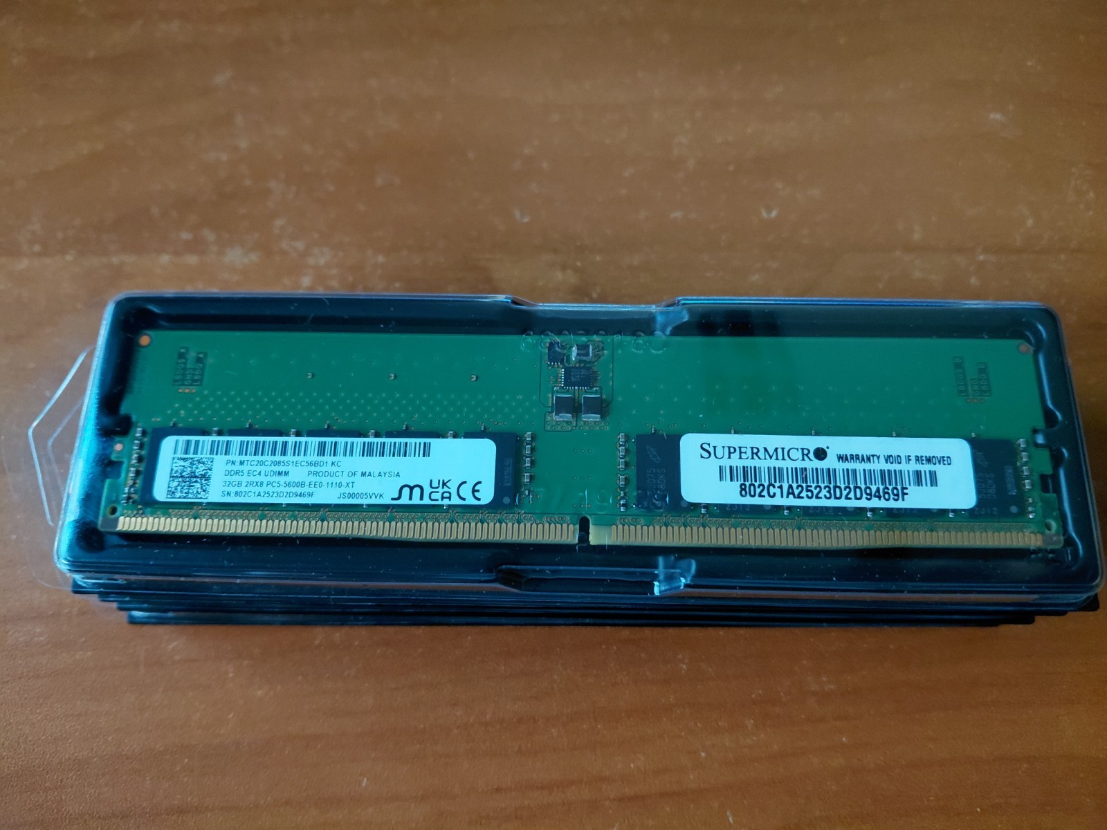 1x32GB Micron DDR5-5600 EC4 ECC UDIMM SERVER RAM Memory (MTC20C2085S1EC56BD1)