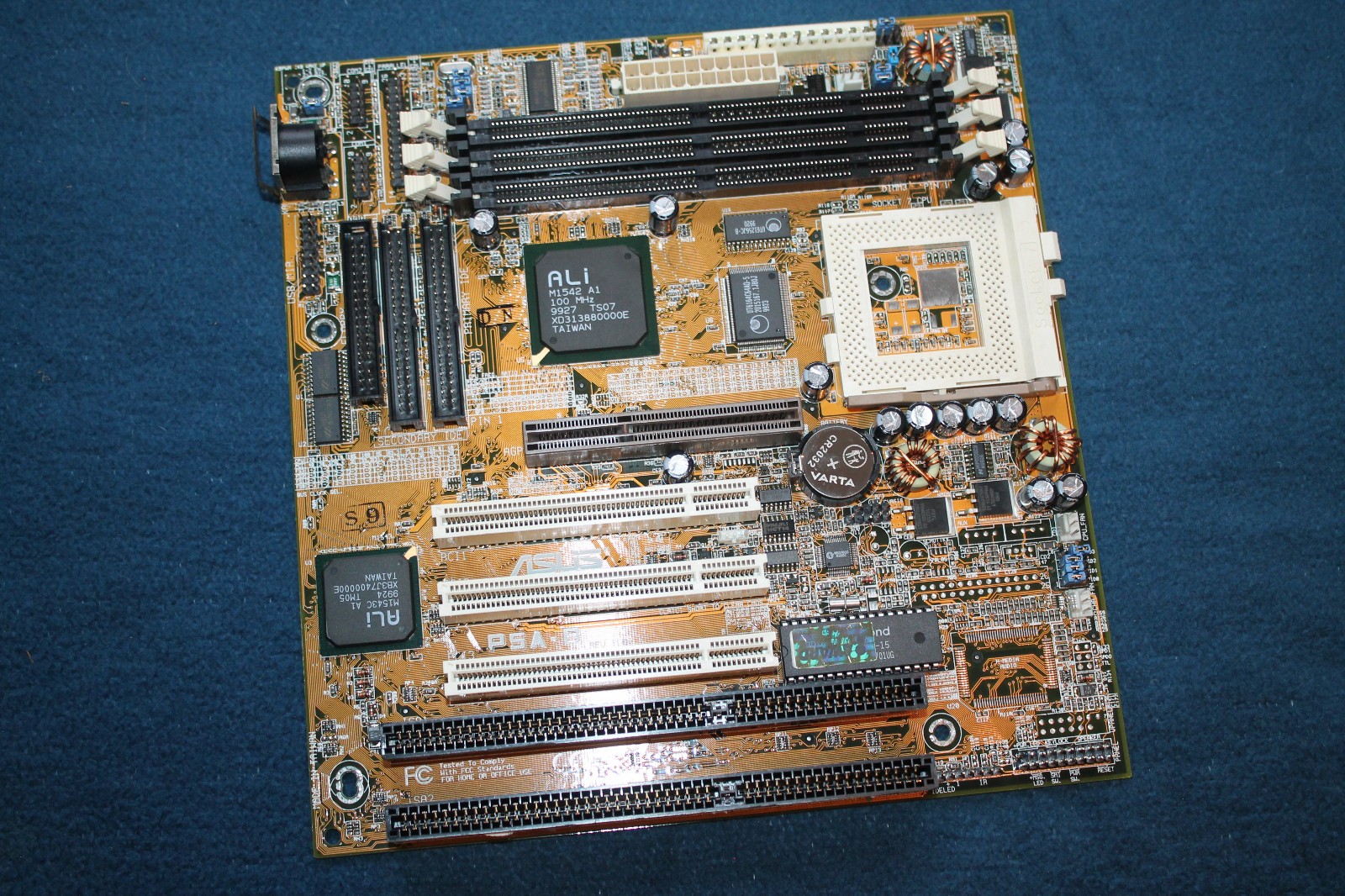 Asus P5A-B Super Socket 7 AT AGP PCI ISA SD Ram Ali Aladdin V Motherboard