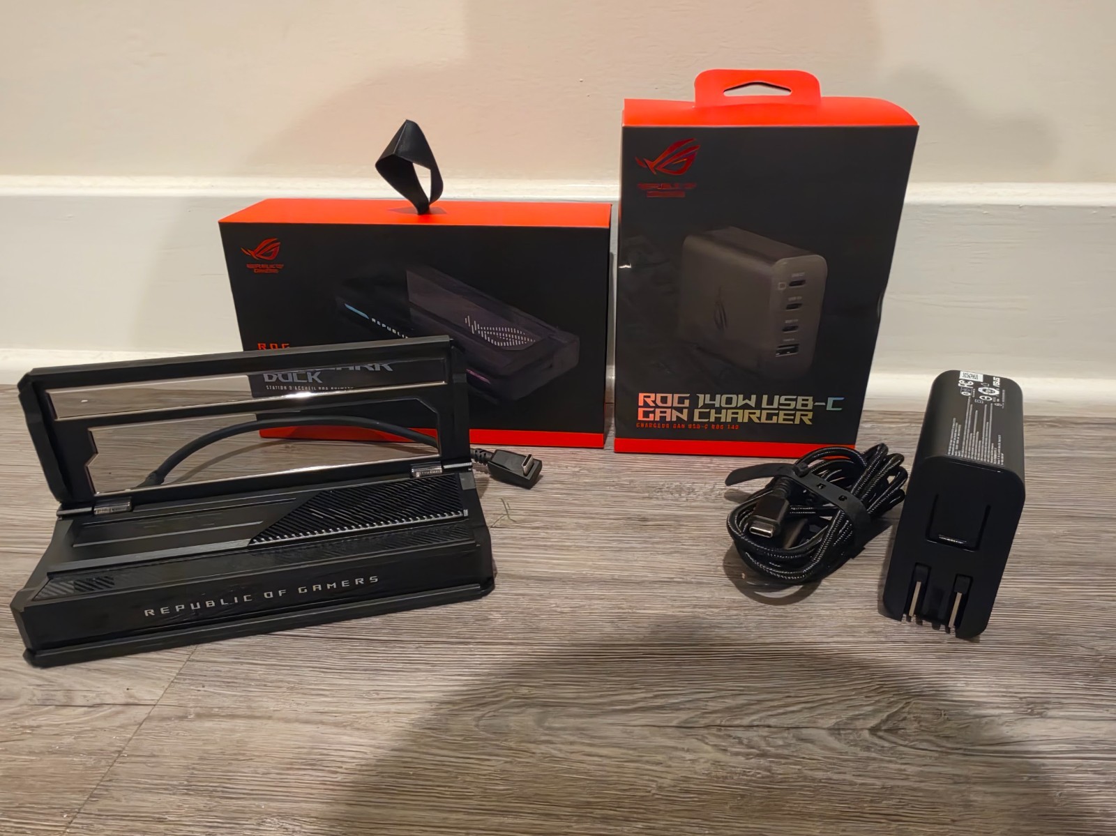 ASUS ROG Bulwark Dock DG300 + 140W USB-C GaN Charger Bundle Boxes Cables