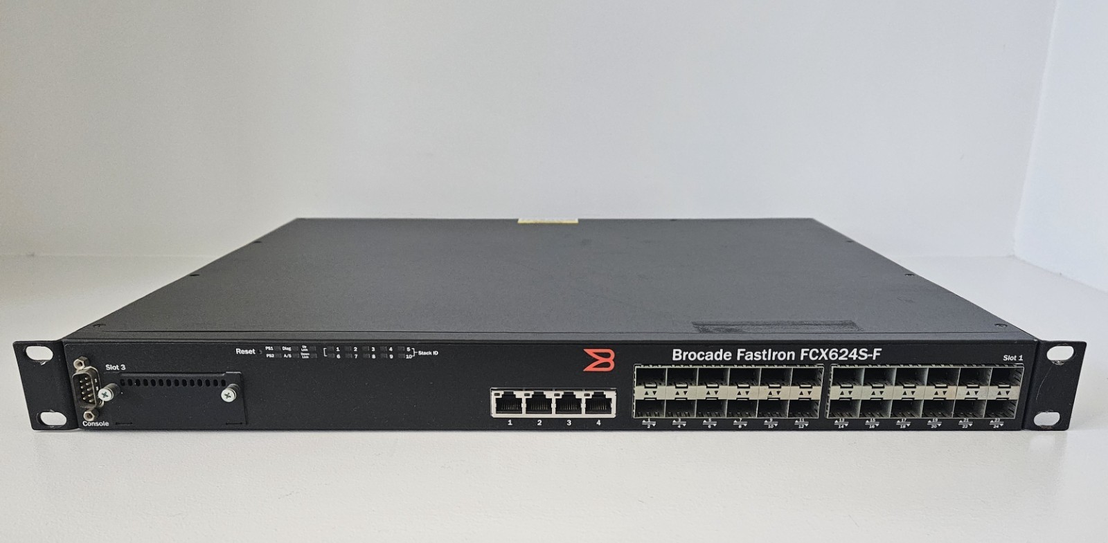 Brocade FastIron FCX624S-F 24x SFP, 4x GbE, 2x 16Gbps Stack Ports 80-1002726-07
