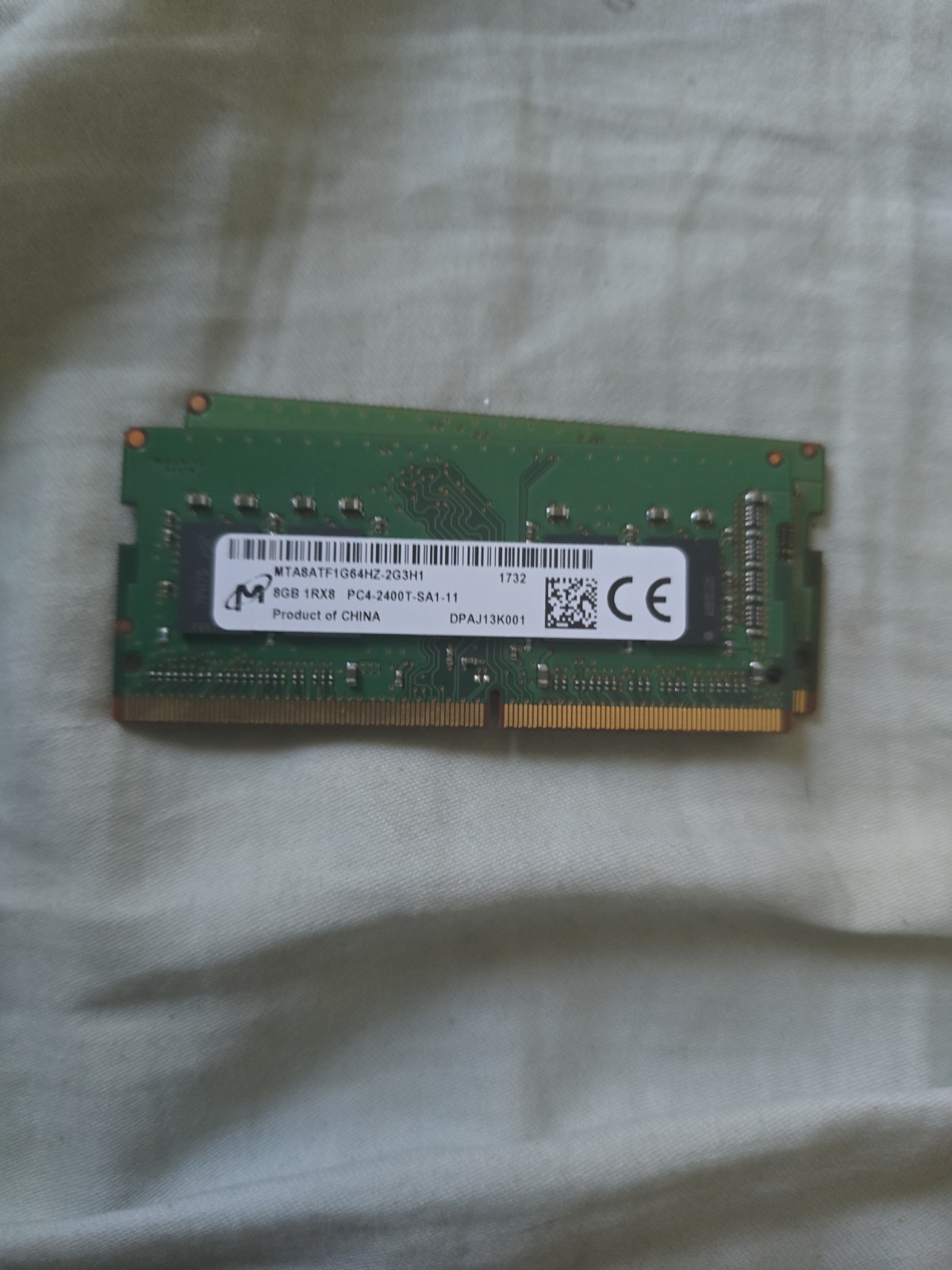 Micron 8GB DDR4-2400 PC4-19200 260-Pin SO-DIMM Laptop RAM MTA8ATF1G64HZ-2G3H1