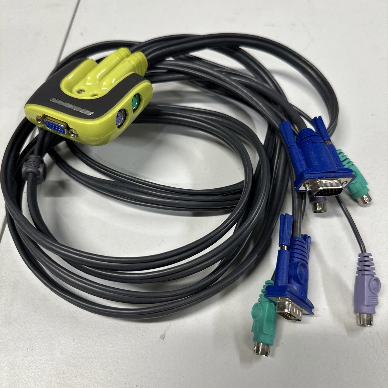 Cables Unlimited IOGEAR MiniView (ATN-G-CS62) 2-Ports External KVM switch PS/2