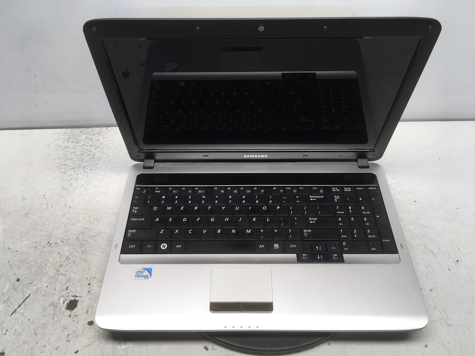 Samsung NP-RV510-A05US Intel Pentium T4500 2.3GHz 4 GB NO HDD No Batt