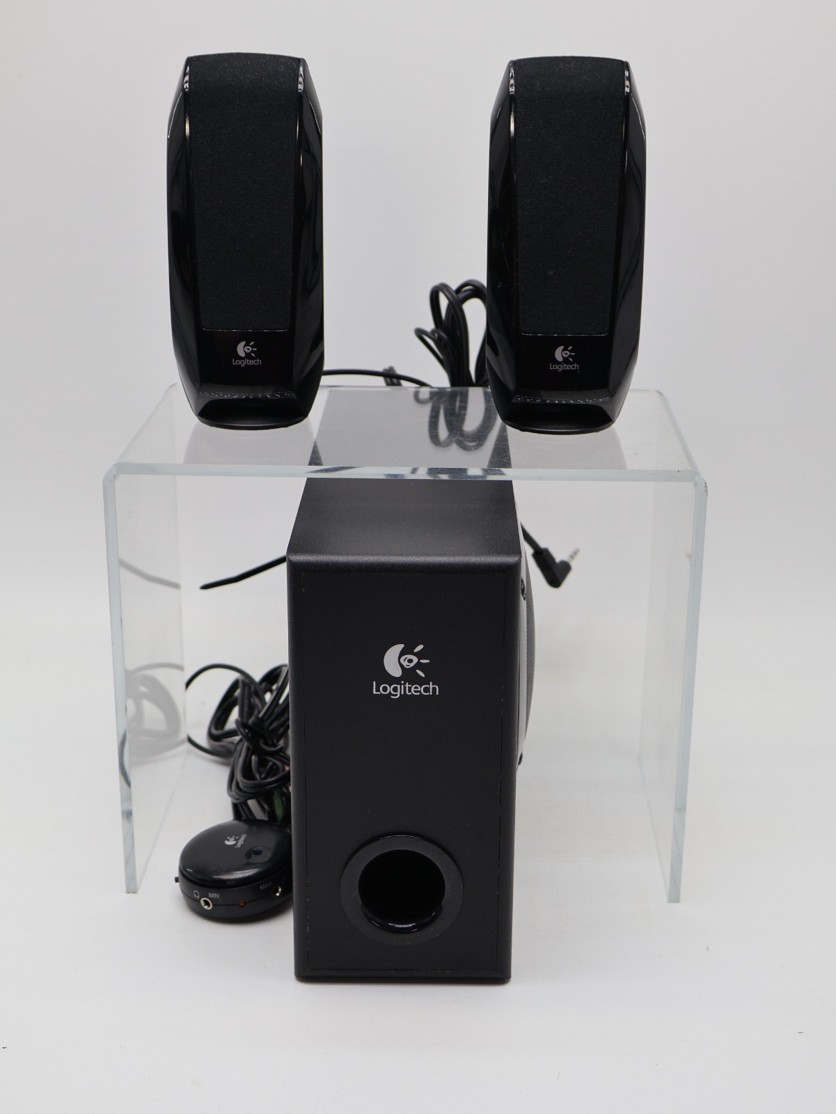Logitech S-220 Computer Audio System Including Speakers and Subwoofer. Tested