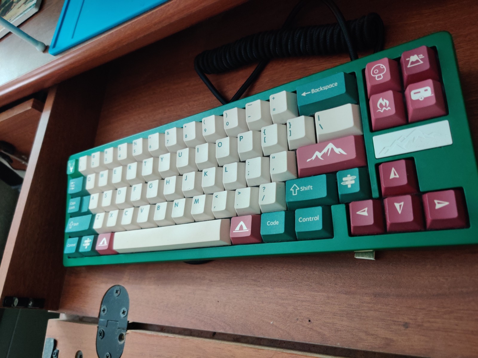 Wuque Studios x Ikki 68 Aurora R2 x Camping green mechanical keyboard BUILT