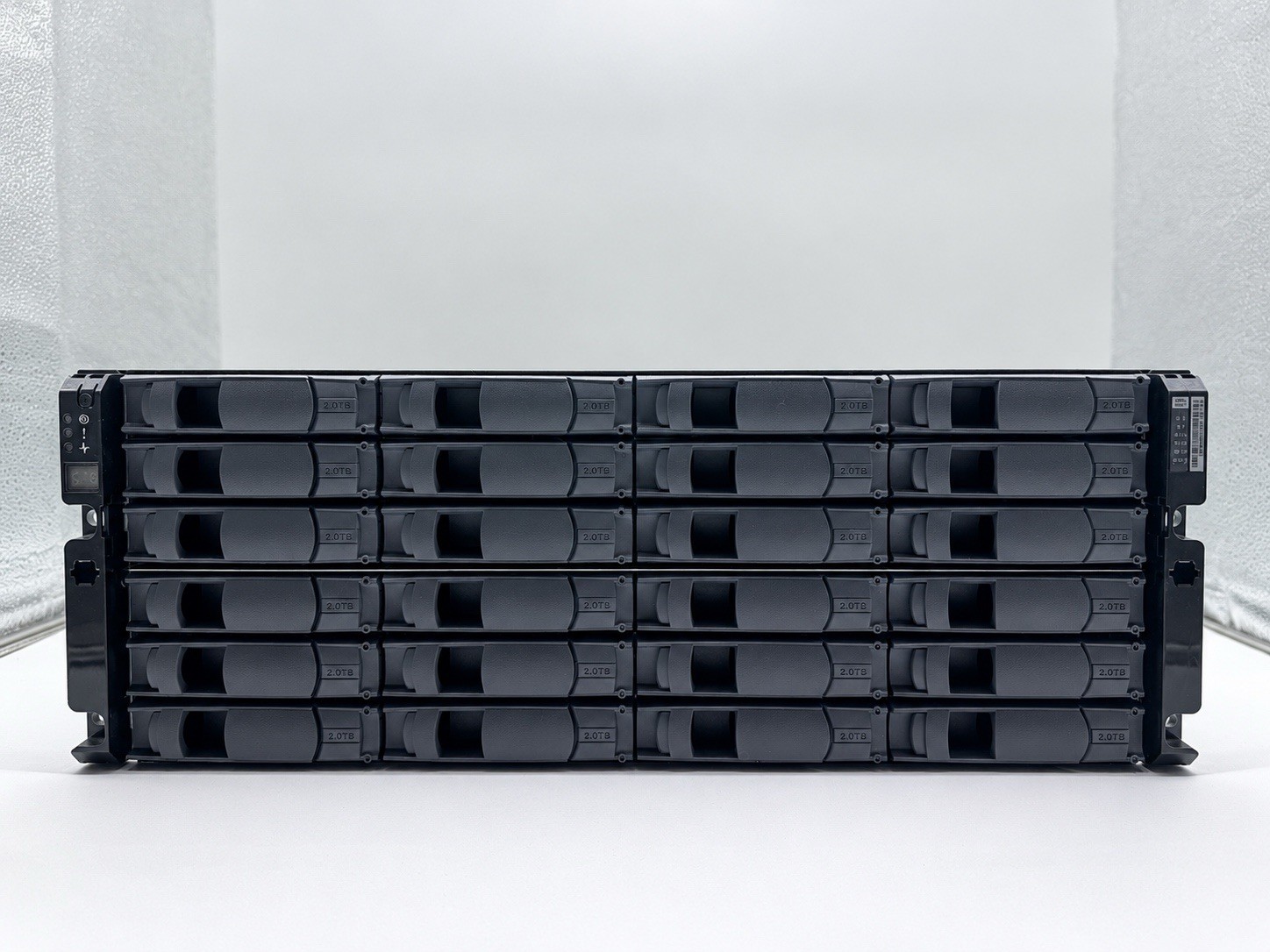 NetApp DS4246 Storage Array, 24x 3.5" LFF, 2x IOM6, 24x Trays, 2x 580w PSU