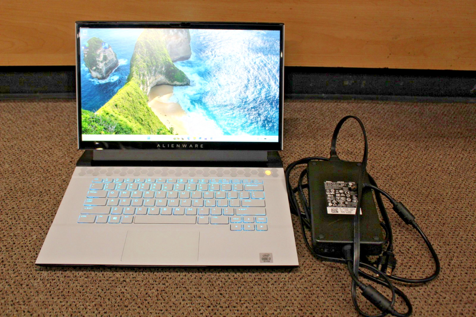 15" Alienware m15 R3 P87F, i7-10875H, 32GB, 1TB SSD, RTX 2080 Super Max-Q