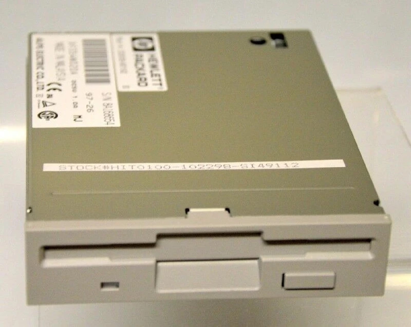 D2035-60152 hewlett packard / hp 1.44MB floppy drive gray