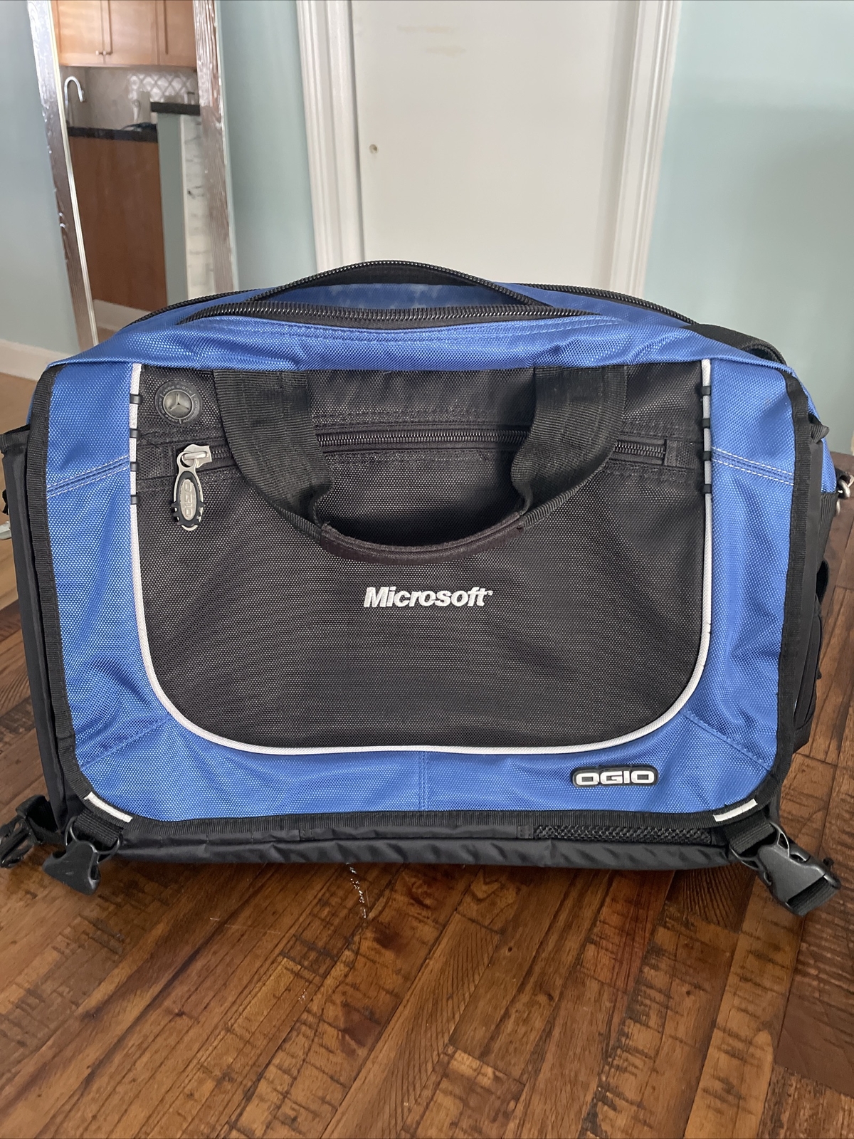 Microsoft Laptop. OFFICIAL Microsoft laptop OGIO bag-fits 17” laptop-LOOKS NEW