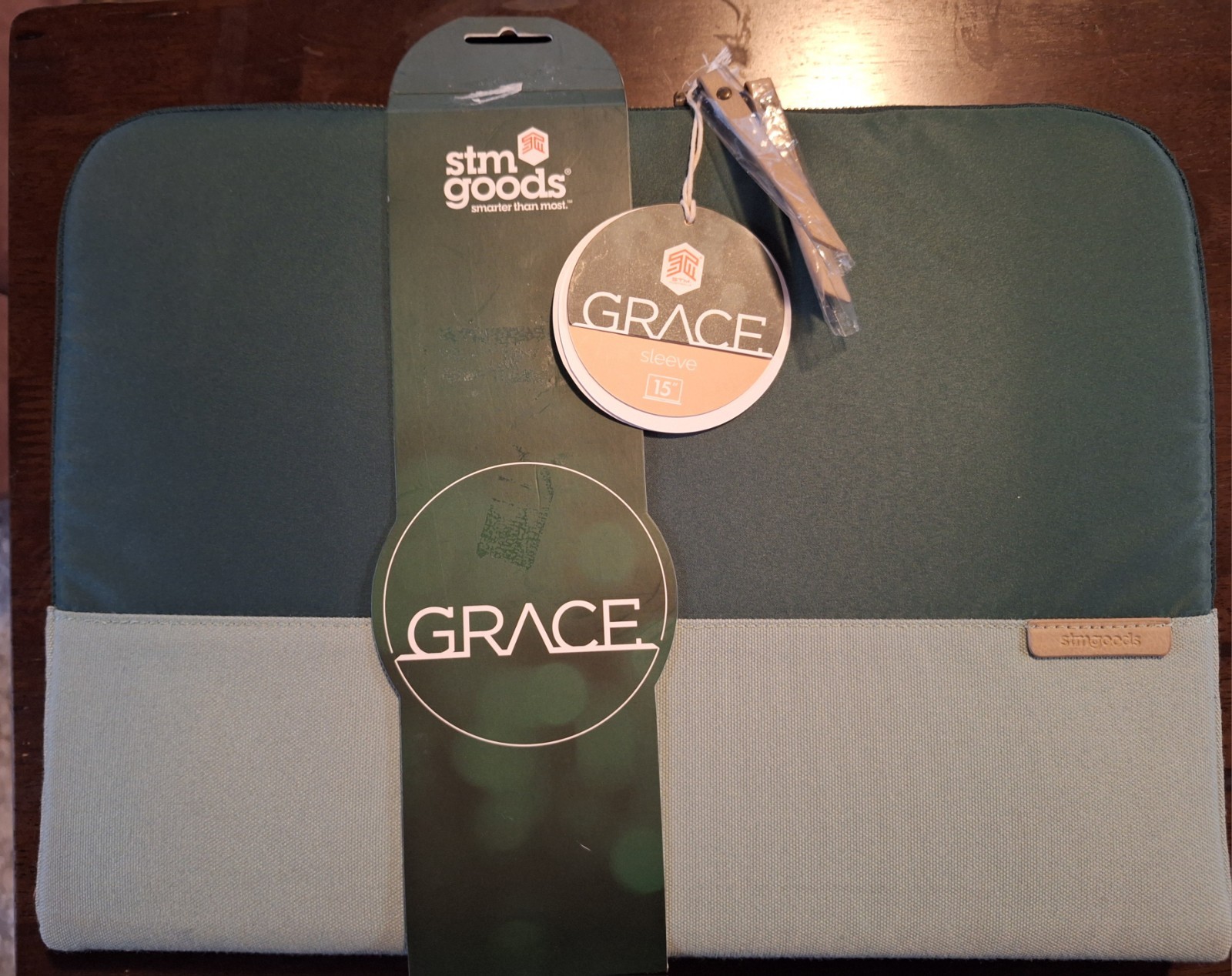STM Smarter Than Most Grace 15" Laptop Sleeve Hunter Green New